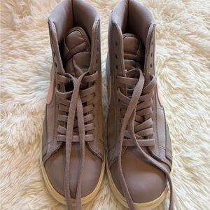 Nike High Tops Mid Blazer 77 Taupe & Light Pink Ladies Size 5